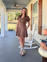Load image into Gallery viewer, Short sleeve polka dot zip up dress - Brown
