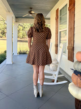 Load image into Gallery viewer, Short sleeve polka dot zip up dress - Brown

