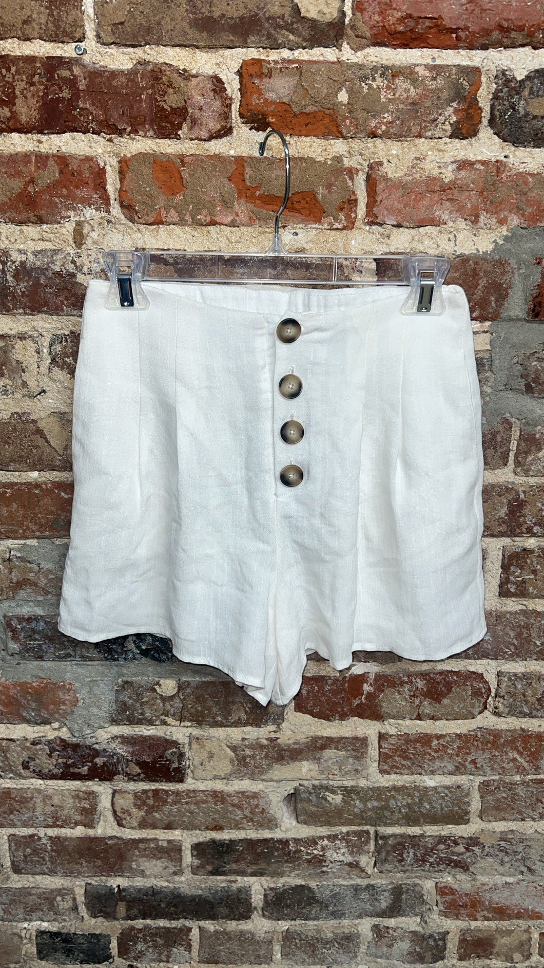 WHITE FRONT BUTTON UP SHORTS W/ PLEATS