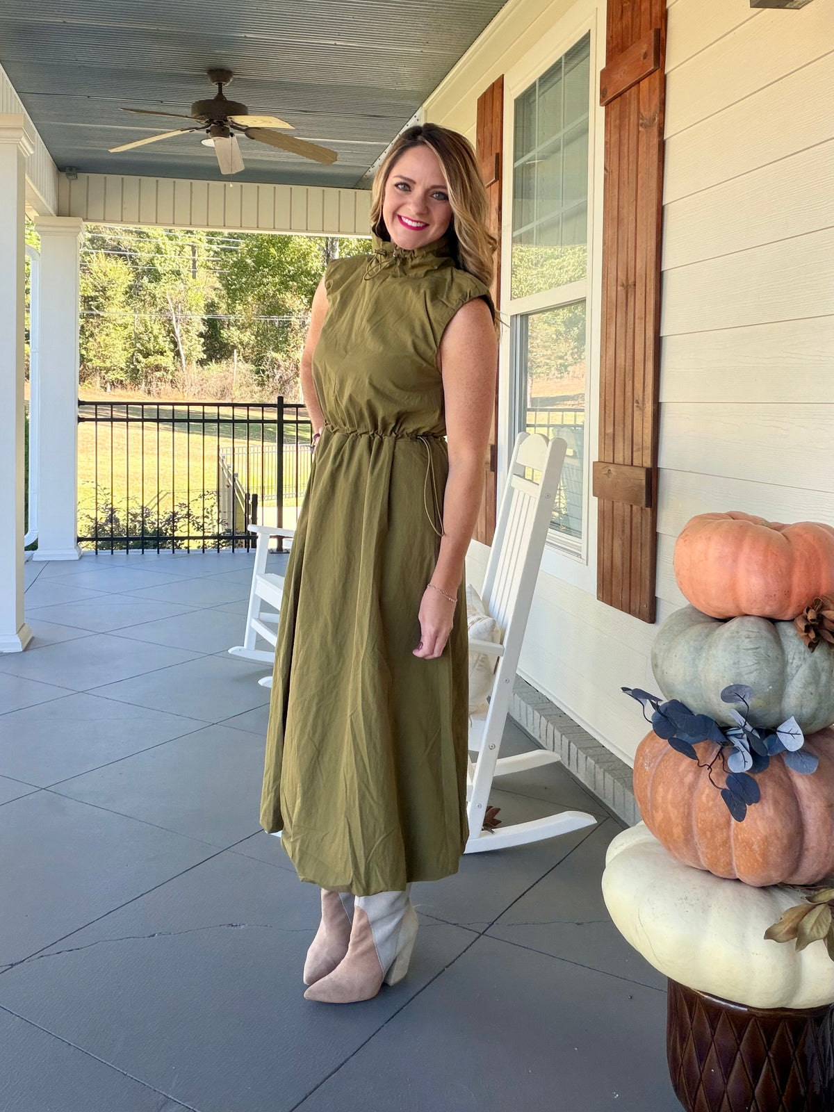 Solid sleeveless midi dress with bubble hem - Olive