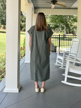 Load image into Gallery viewer, DEFEND TO THE END DRESS - HUNTER GREEN
