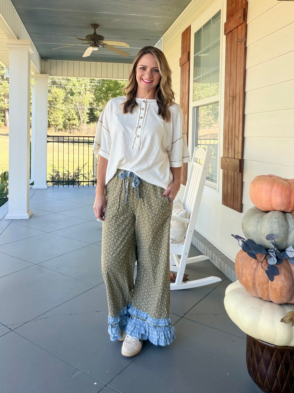 Floral print wide leg pants with ruffle details - Olive/Blue