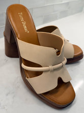 Load image into Gallery viewer, BRYCE HEELED SANDAL - NUDE
