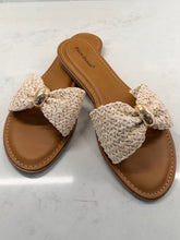Load image into Gallery viewer, PICK FLAT SANDAL - CREAM
