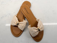Load image into Gallery viewer, PICK FLAT SANDAL - CREAM
