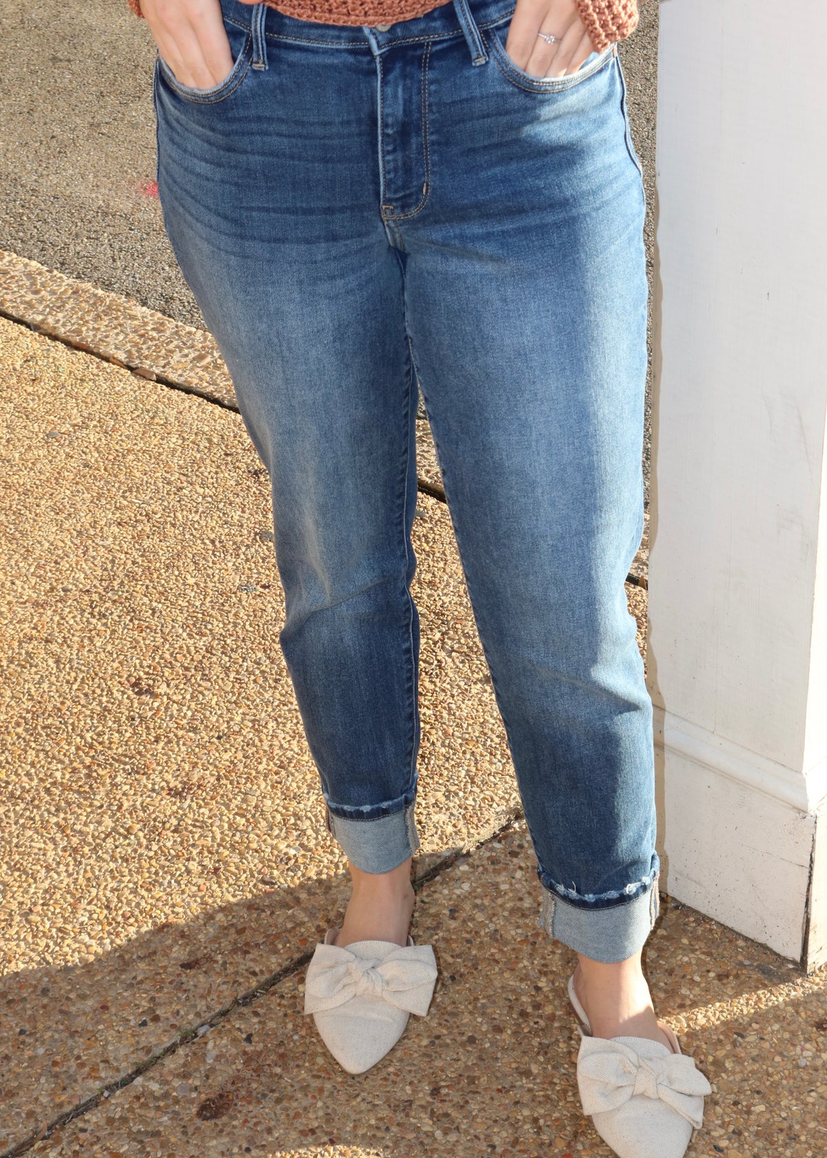 HOOKED ON YOU JEANS - MEDIUM WASH