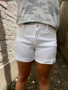 MID RISE BOYFRIEND SHORTS