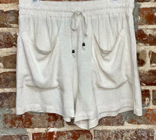 Load image into Gallery viewer, SUMMER PARADISE SHORTS - LINEN
